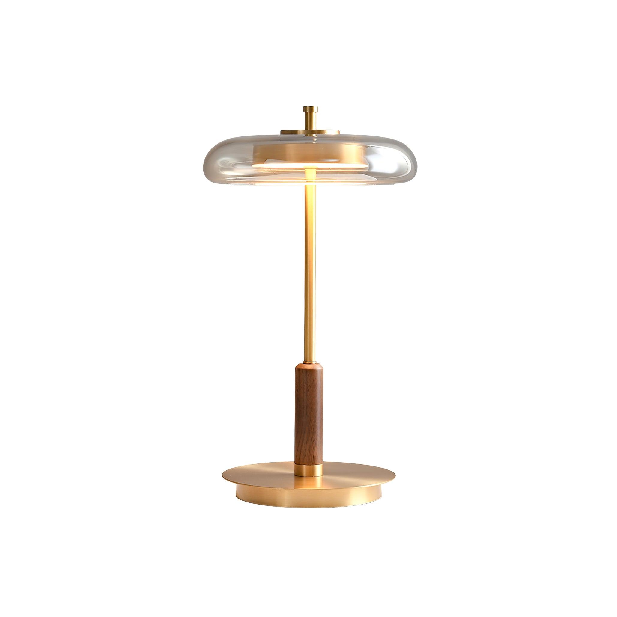 "Moderne bordlampe med elegant LED-lys, kombinerer glass og metall for et stilrent uttrykk, perfekt for stuebordet."