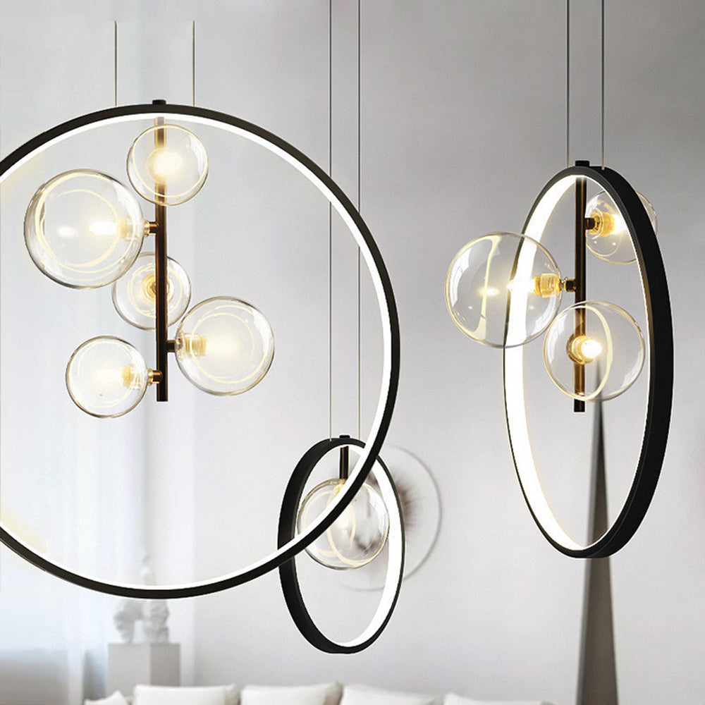 "Moderne bubble glass pendellampe i industriell stil, akryl og metall, med elegant burdesign. Perfekt for interiører."