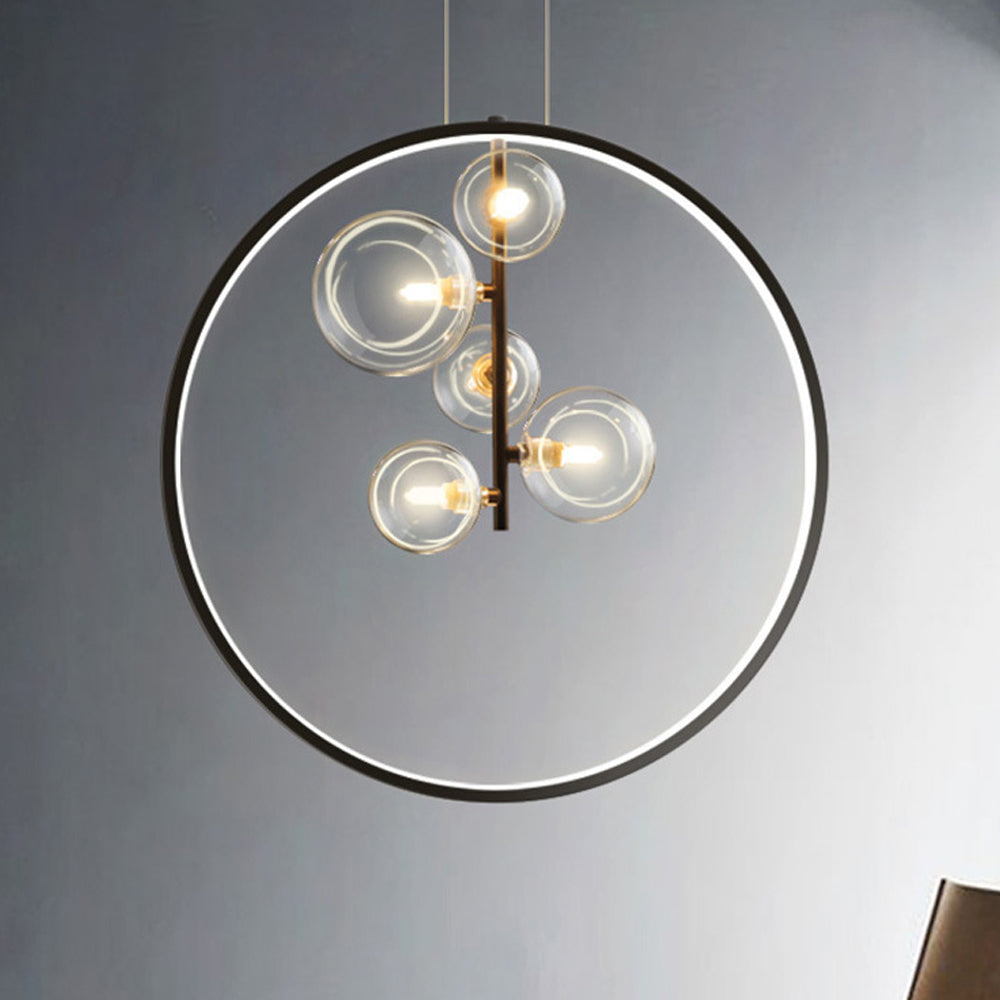 "Moderne bubble glass pendellampe i industriell stil, akryl og metall, med elegant burdesign. Perfekt for interiører."