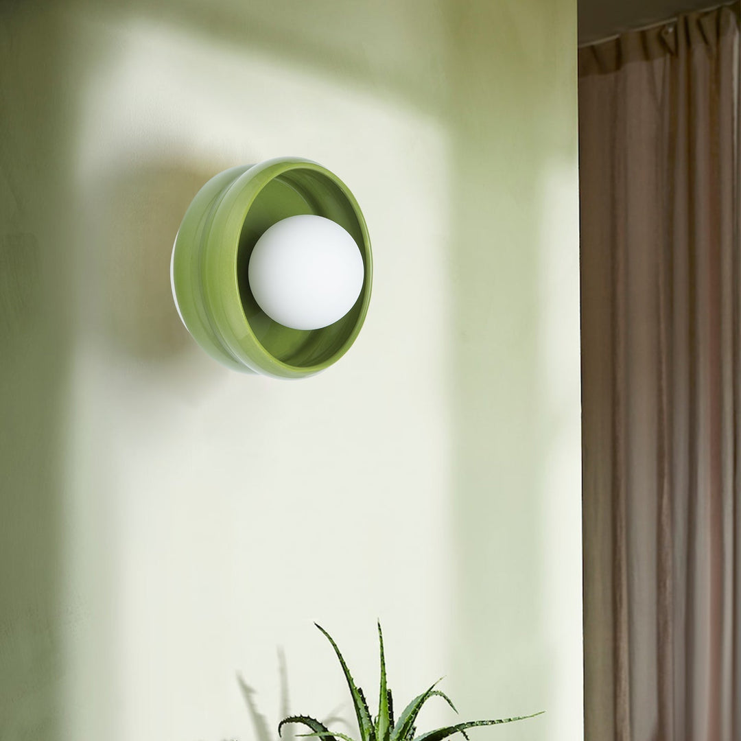 Moderne rund vegglampe for stemningslys. Ideell som soveromslampe eller stuebelysning, dekorativ.