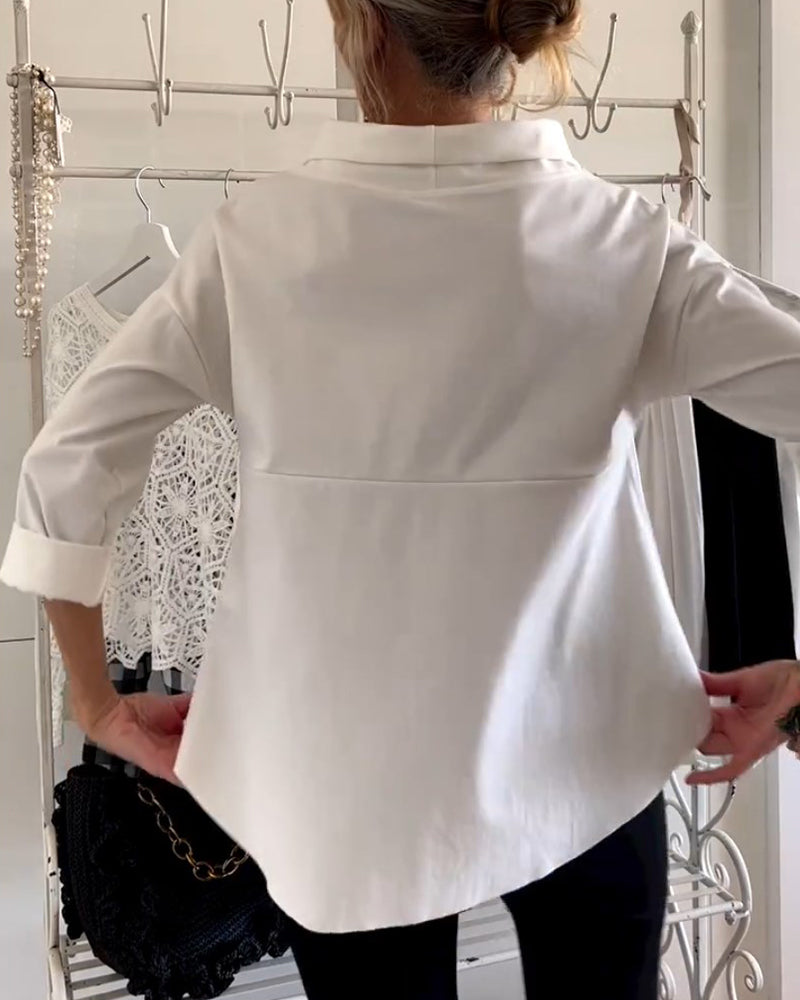 Allsidig kvinnebluse med høy krage. Elegant og moderne stil, komfortabel for vår og sommer.