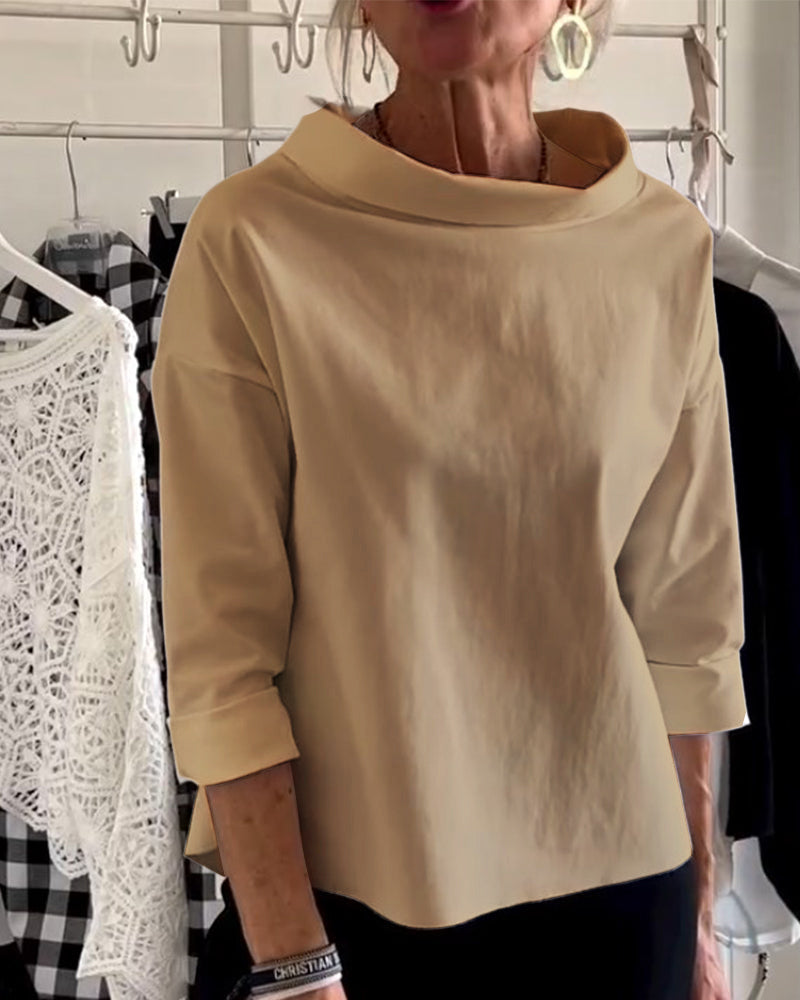 Pustende damebluse for kvinner, høy krage og moderne stil. Elegant og komfortabel for en travel hverdag.