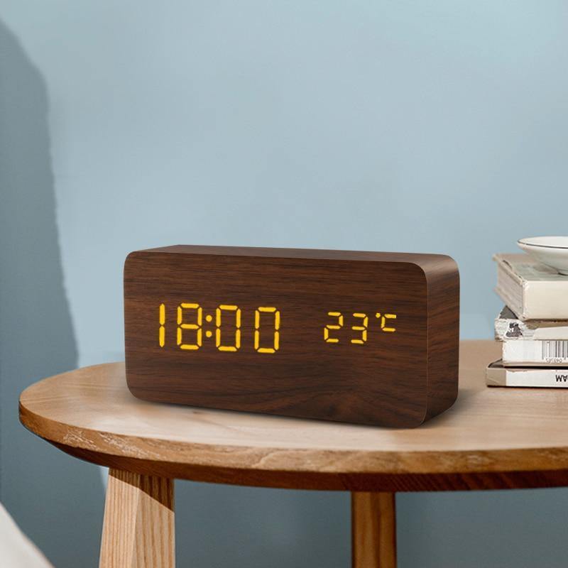 Perfekt gave: smart digital vekkerklokke med slumrefunksjon, stilren for alle hjem.