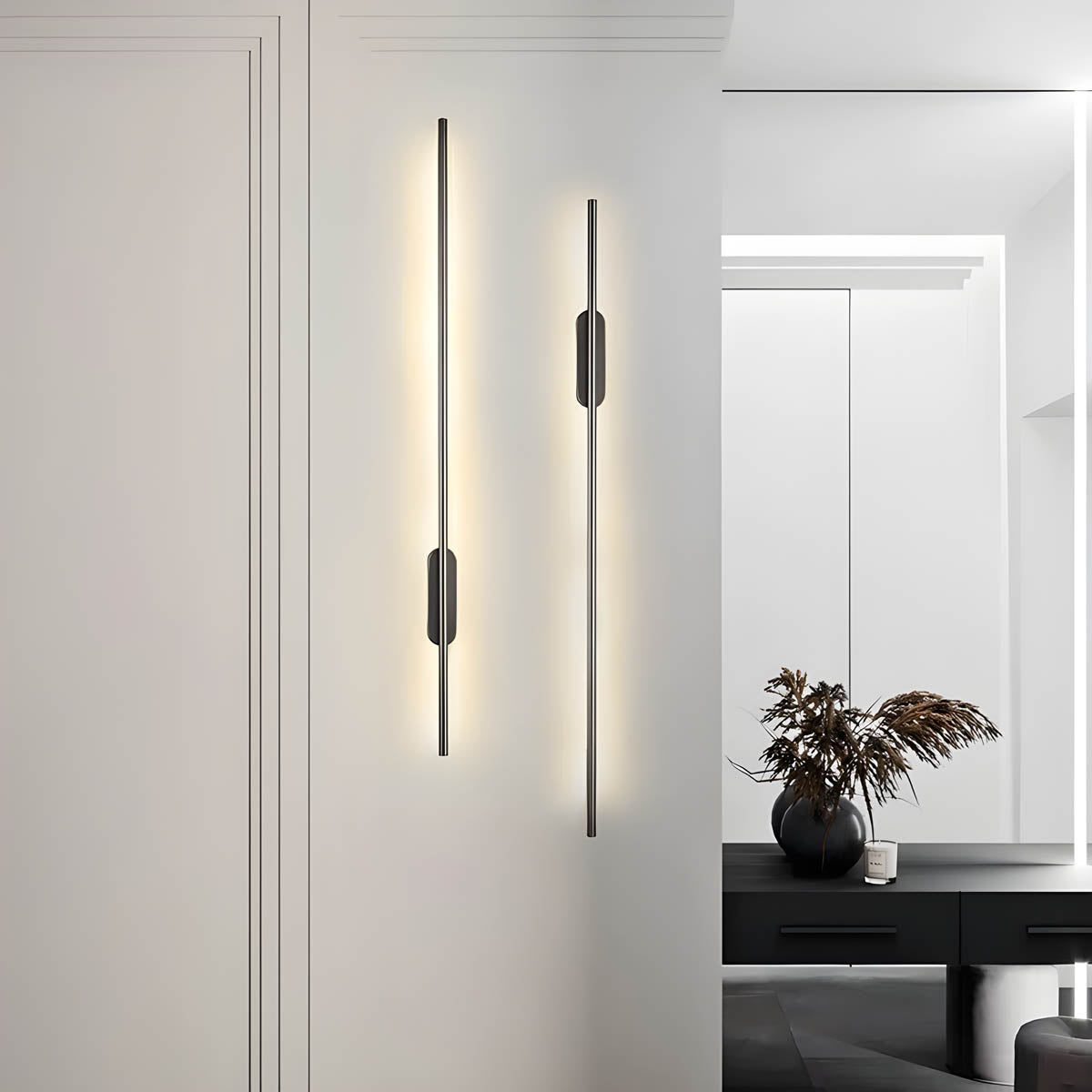 "Moderne dimbar vegglampe i aluminium med ellipseform for stilfull belysning, til forskjellige romstørrelser."