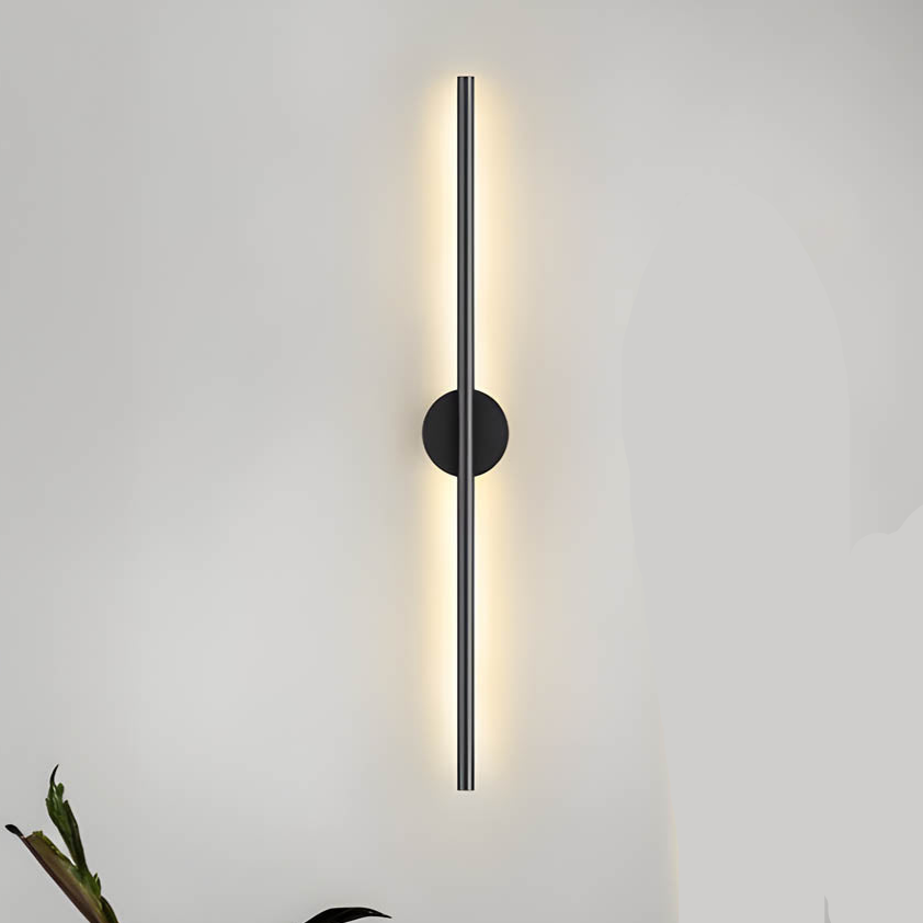 "Moderne dimbar vegglampe i aluminium med ellipseform for stilfull belysning, til forskjellige romstørrelser."