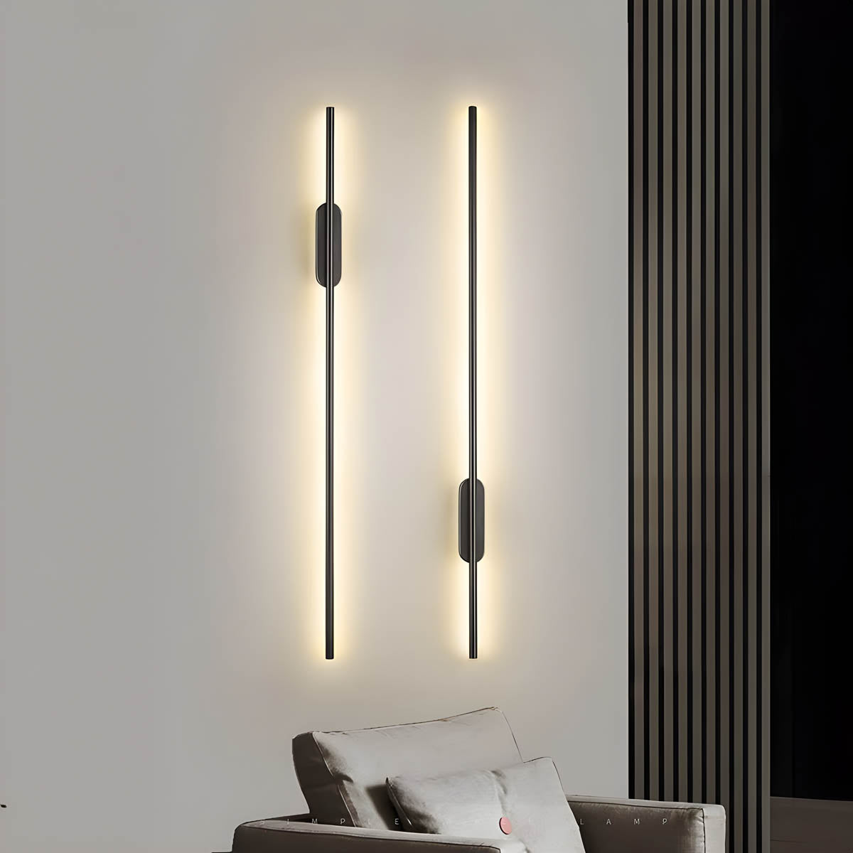 "Moderne dimbar vegglampe i aluminium med ellipseform for stilfull belysning, til forskjellige romstørrelser."