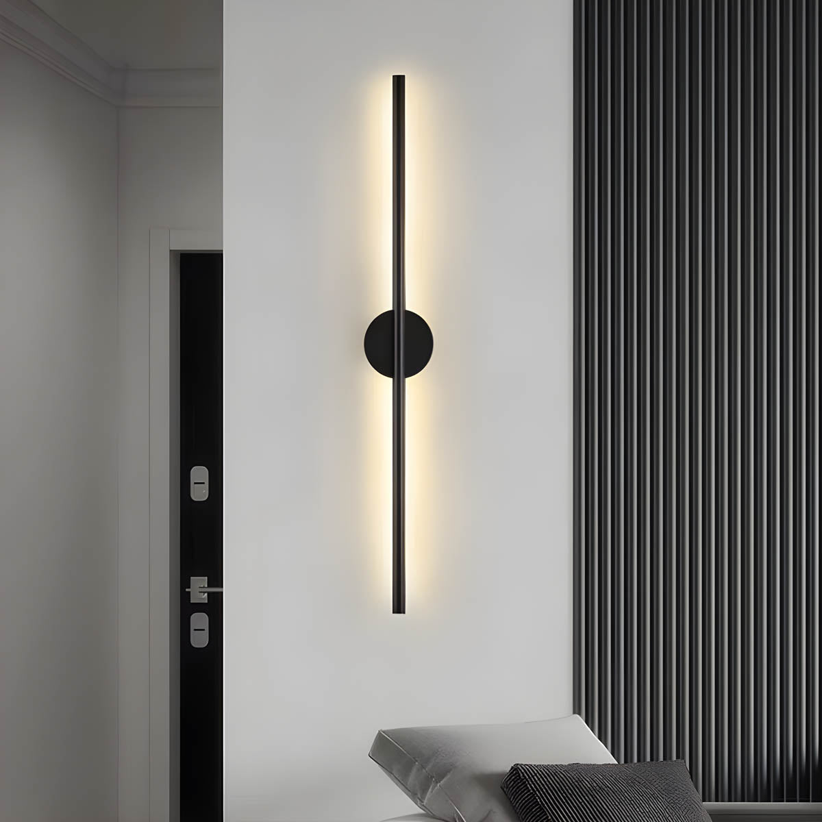 "Moderne dimbar vegglampe i aluminium med ellipseform for stilfull belysning, til forskjellige romstørrelser."