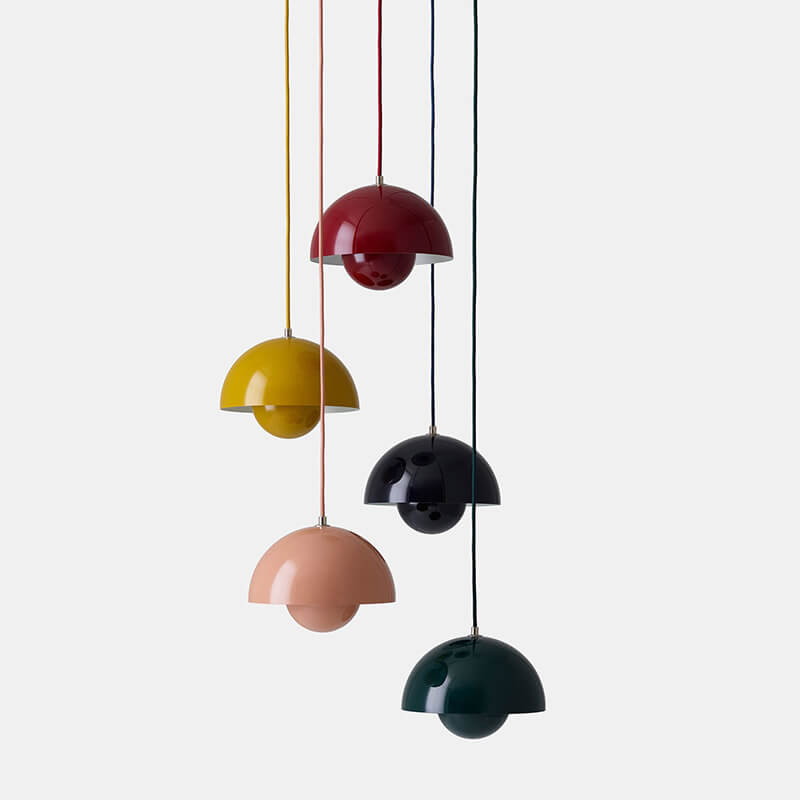 Stilig halvsirkel kuppellampe med moderne design. Ideell takbelysning som passer alle interiører.