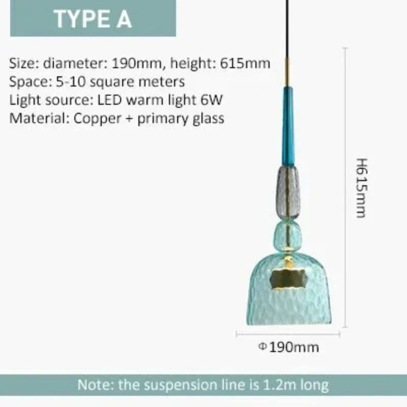 Elegant designlampe med mønstret farget glass. Perfekt moderne dekorlampe for interiørdesign i hjemmet.