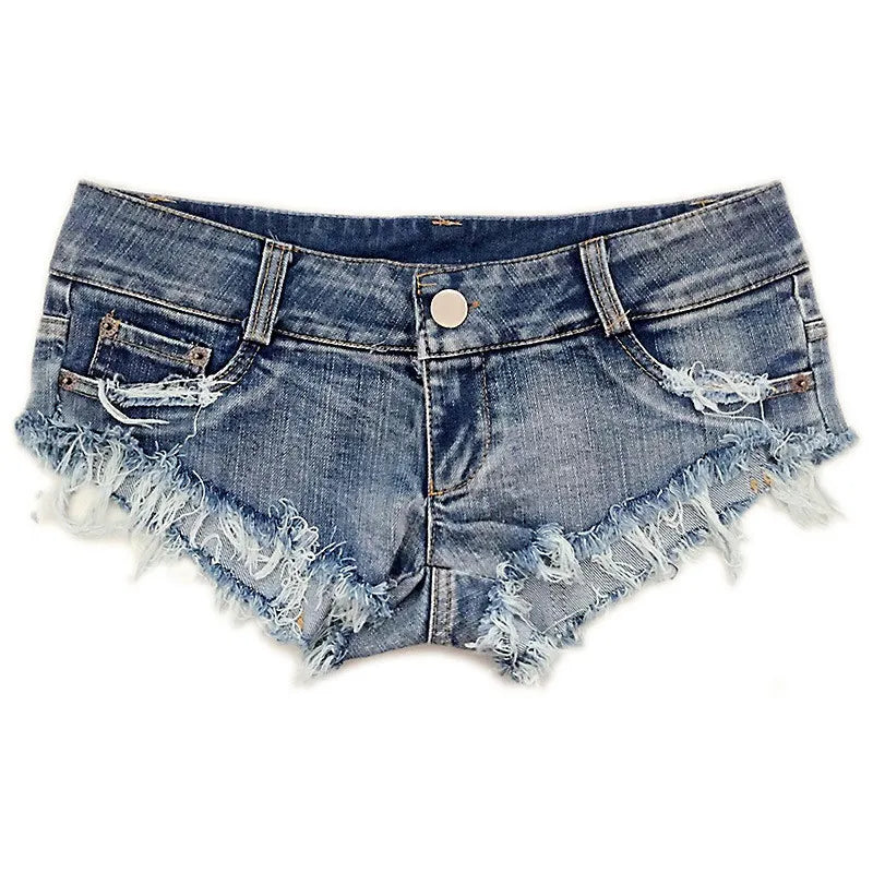 "Moderne korte jeansshorts med stilige slitasjedetaljer foran, trendy og komfortabel passform for sommerbruk."