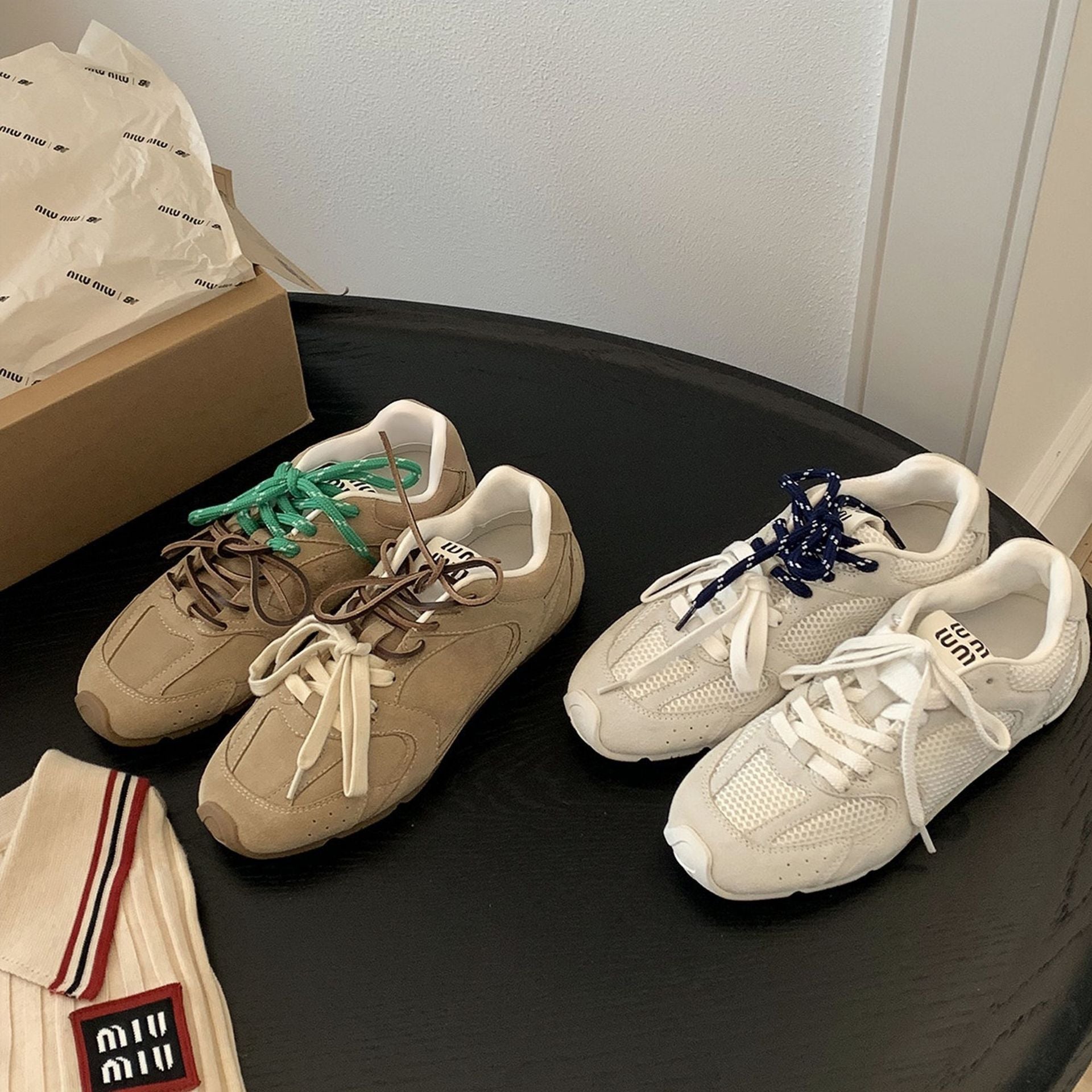 Moderne kvinne-sneakers i ventilert mesh, lett og komfortabel, med polstret såle og gummisåle for godt grep.