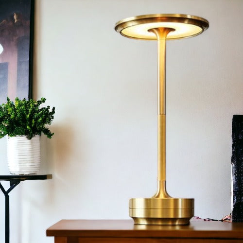 "Moderne LED-bordlampe, trådløs, justerbar, oppladbar, sølvfarget, elegant design for både moderne og klassiske interiører."
