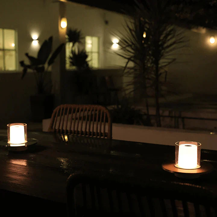 "Moderne LED-induksjonsstearinlys i elegant gullfarge, gir realistisk varm glød uten flammer. Perfekt for hjemmedekor."