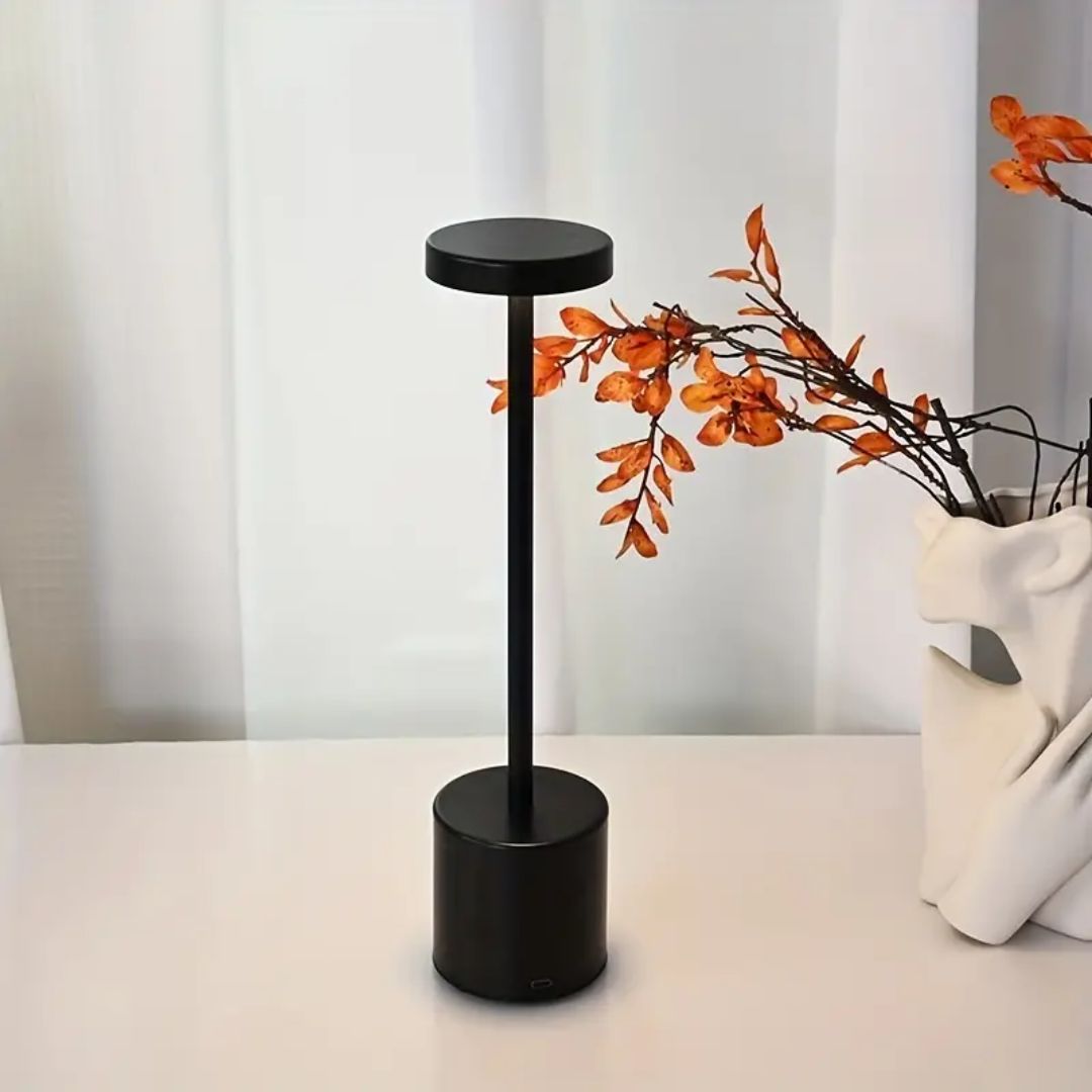 Oppladbar trådløs LED bordlampe med justerbar lysstyrke og touch sensor for lesing/arbeid.