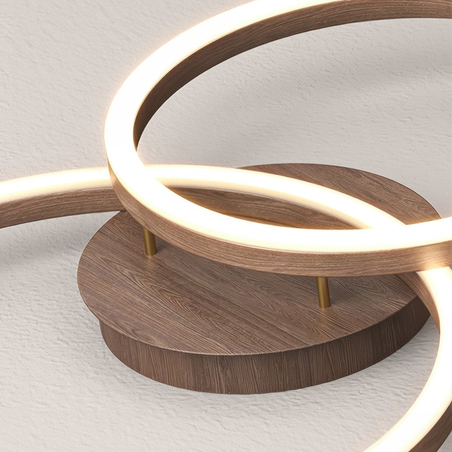 "Moderne LED takarmatur med geometrisk design, energiøkonomisk belysning, perfekt for moderne interiør."