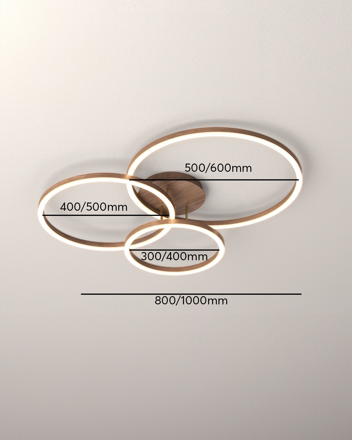 "Moderne LED takarmatur med geometrisk design, energiøkonomisk belysning, perfekt for moderne interiør."