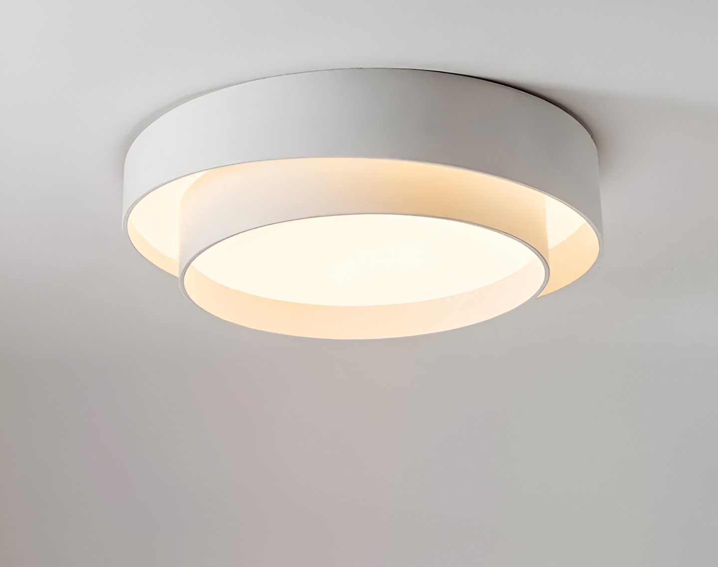 Allsidig innendørs LED taklampe. Dimbar, energieffektiv og med moderne dobbeltlags design.