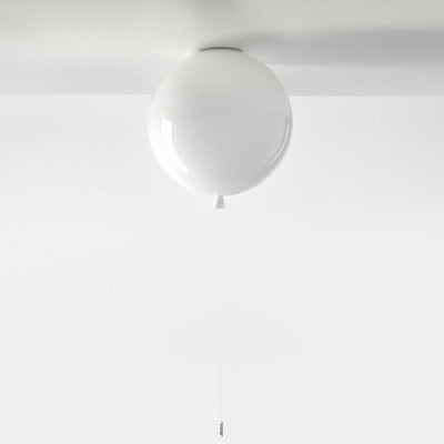 Funksjonell LED taklampe, minimalistisk og dekorativ. Perfekt for moderne interiør i bolig.