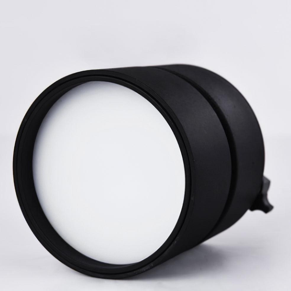 Moderne LED taklampe, roterbar, stilrent design, hvit-svart finish, 475x475, skjerper kunstverk, funksjonell belysning.