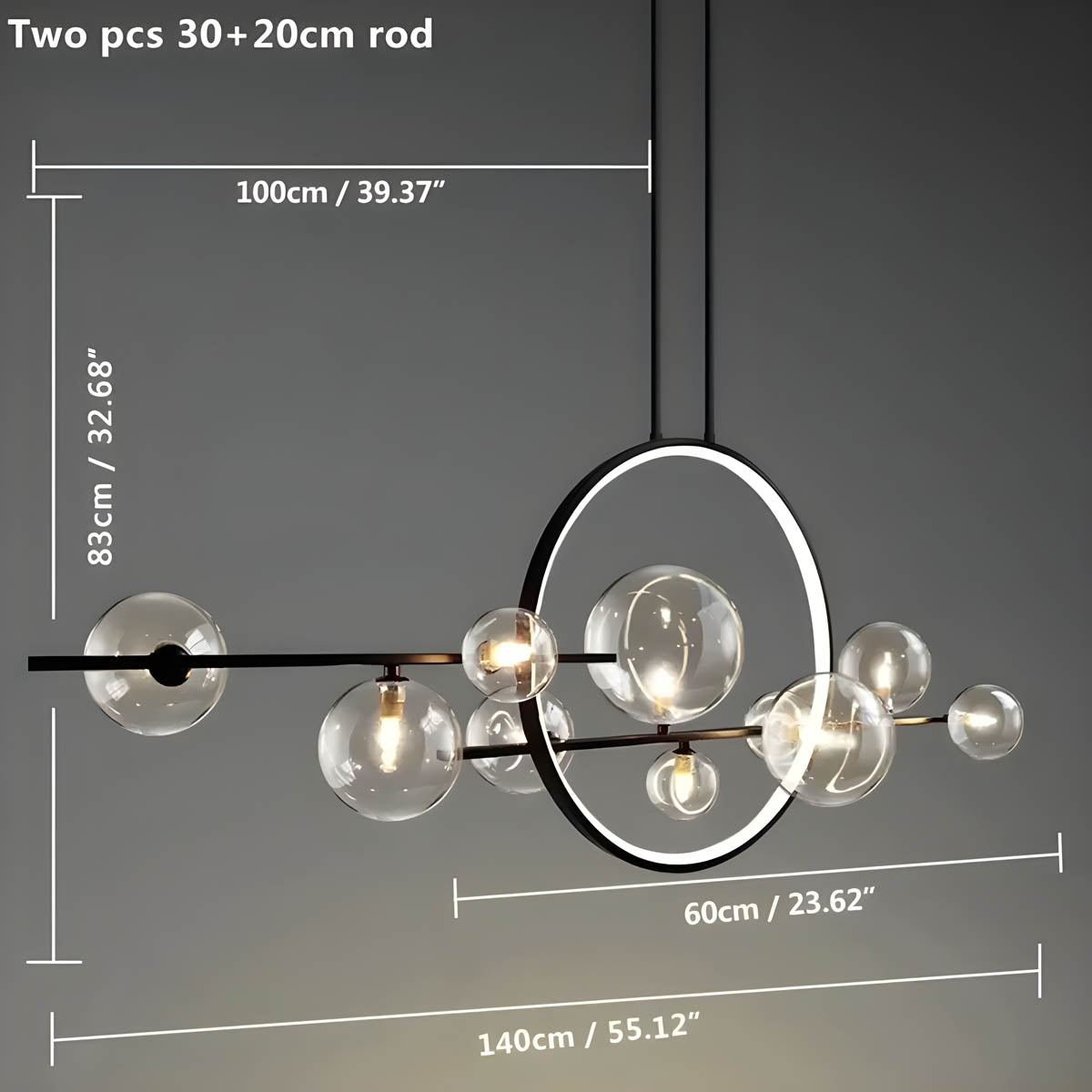 "Moderne lysekrone med elegante glasskuler i hvit og svart, perfekt for stilfull innendørs belysning i stuer."