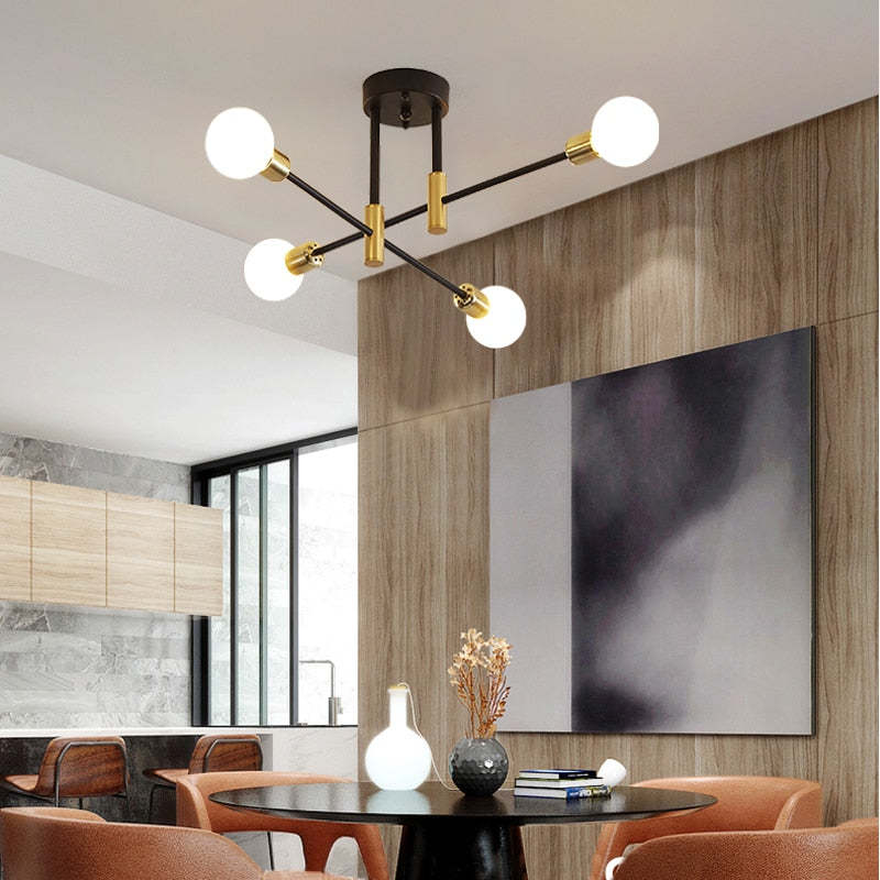 "Moderne lysekrone med glasskuler, elegant design, flere lysalternativer, naturlig lyseffekt, perfekt for stilig interiør."