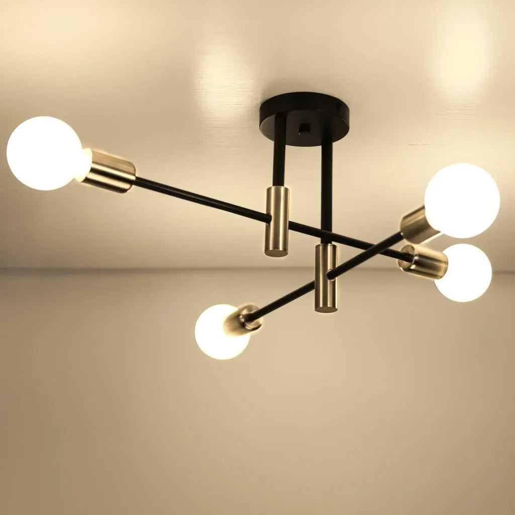 "Moderne lysekrone med glasskuler, elegant design, flere lysalternativer, naturlig lyseffekt, perfekt for stilig interiør."
