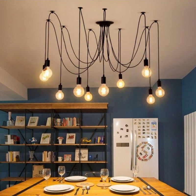 Design klynge pendellampe i retro-moderne stil. Unik takbelysning for stue eller spiseplass.