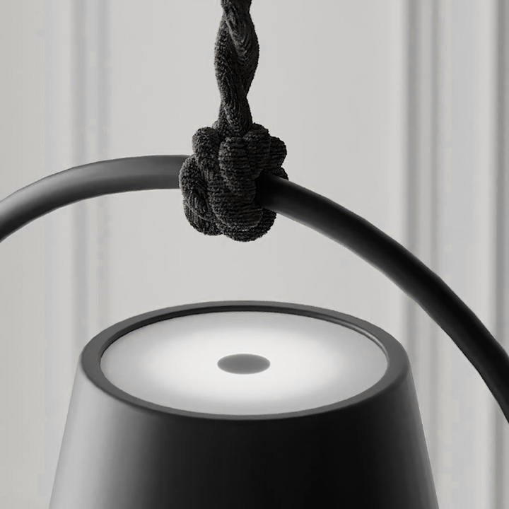 "Moderne oppladbar LED pendellampe i minimalistisk design, hvit skjerm, værbestandig, egnet for innendørs/utendørs bruk"