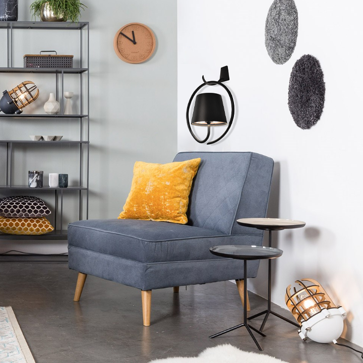 "Moderne oppladbar LED pendellampe i minimalistisk design, hvit skjerm, værbestandig, egnet for innendørs/utendørs bruk"