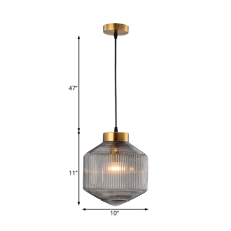 "Moderne pendellampe i amber med trommeldesign, vist med røykgrå og klar fargealternativ, perfekt for stilig interiør."