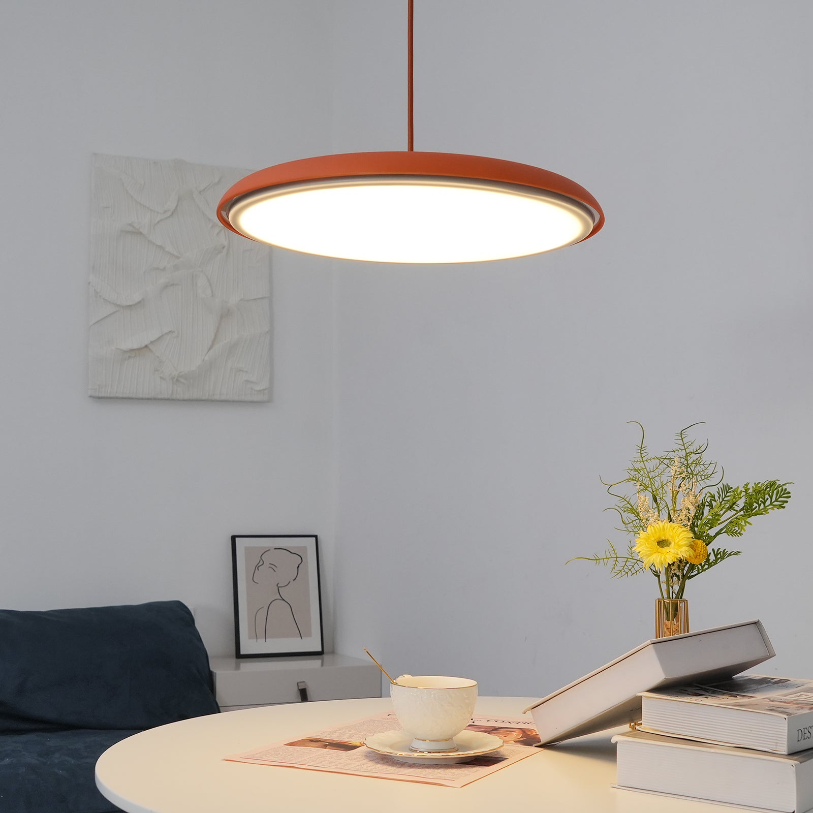 "Moderne pendellampe i flere farger, sofistikert minimalisme. Luksuriøst design, perfekt for interiør, energibesparende."