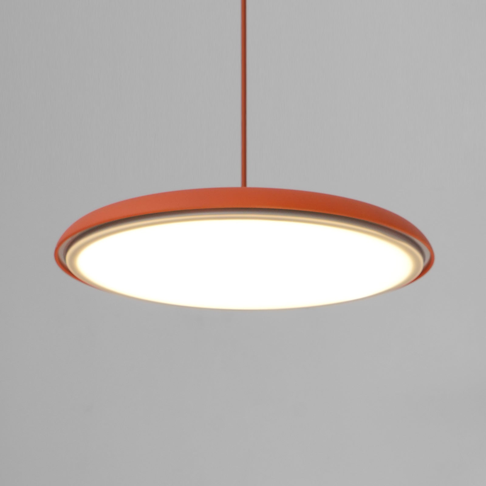 "Moderne pendellampe i flere farger, sofistikert minimalisme. Luksuriøst design, perfekt for interiør, energibesparende."