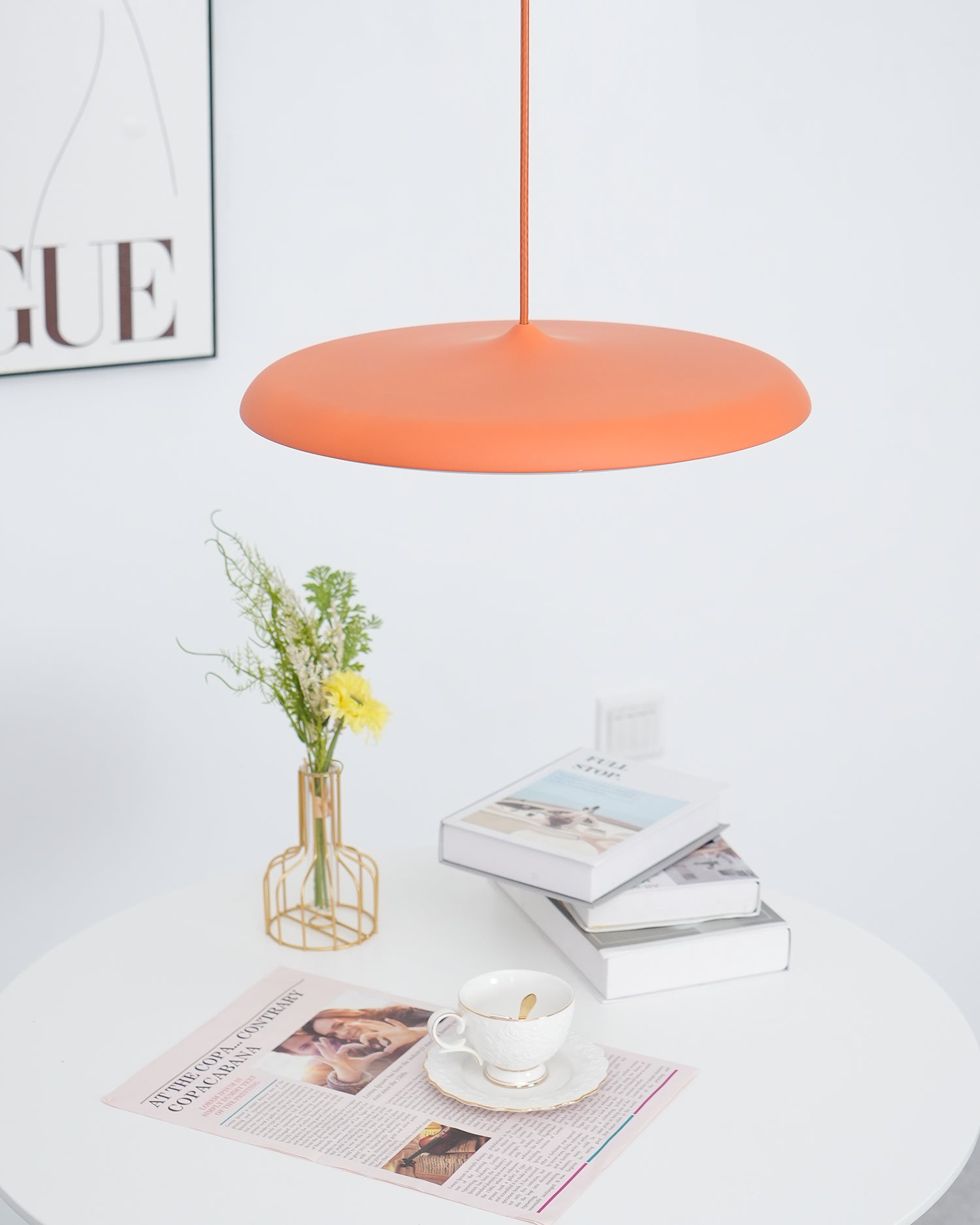 "Moderne pendellampe i flere farger, sofistikert minimalisme. Luksuriøst design, perfekt for interiør, energibesparende."