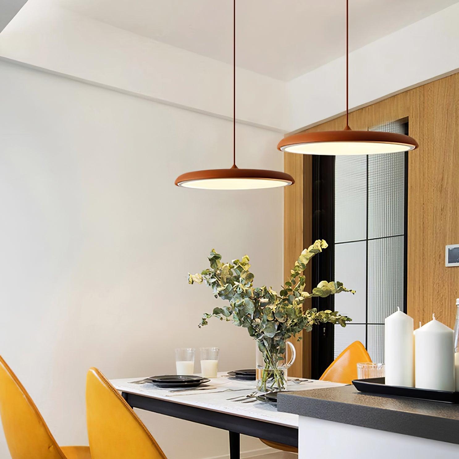 "Moderne pendellampe i flere farger, sofistikert minimalisme. Luksuriøst design, perfekt for interiør, energibesparende."