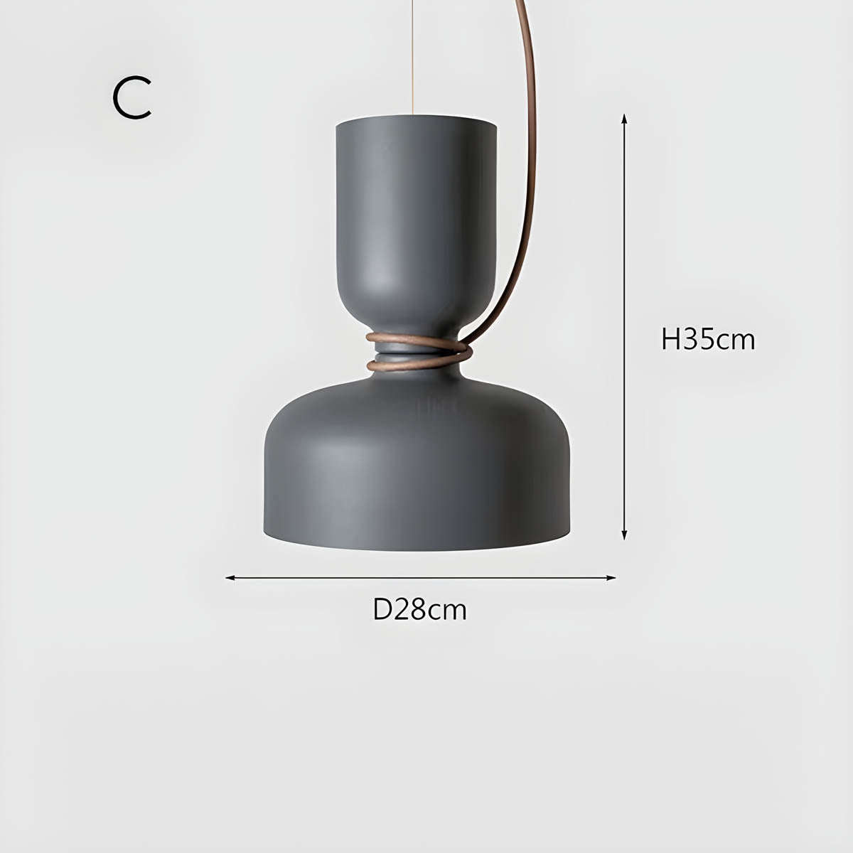"Moderne pendellampe med geometrisk design, sirkulær form, og dristige kurver, perfekt for interiørbelysning."