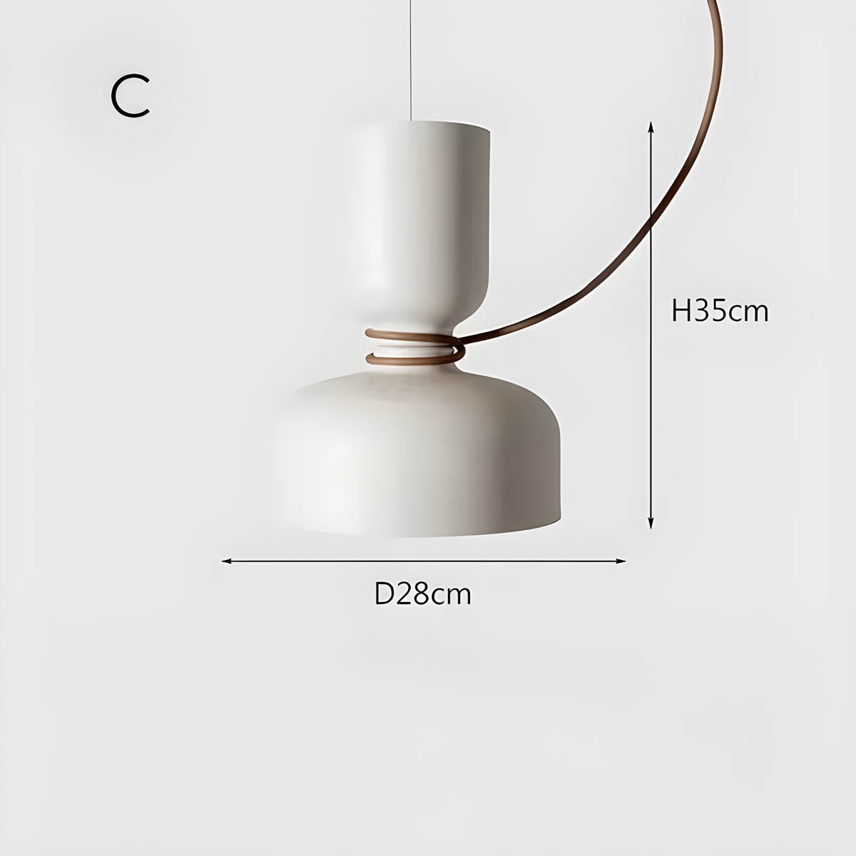"Moderne pendellampe med geometrisk design, sirkulær form, og dristige kurver, perfekt for interiørbelysning."