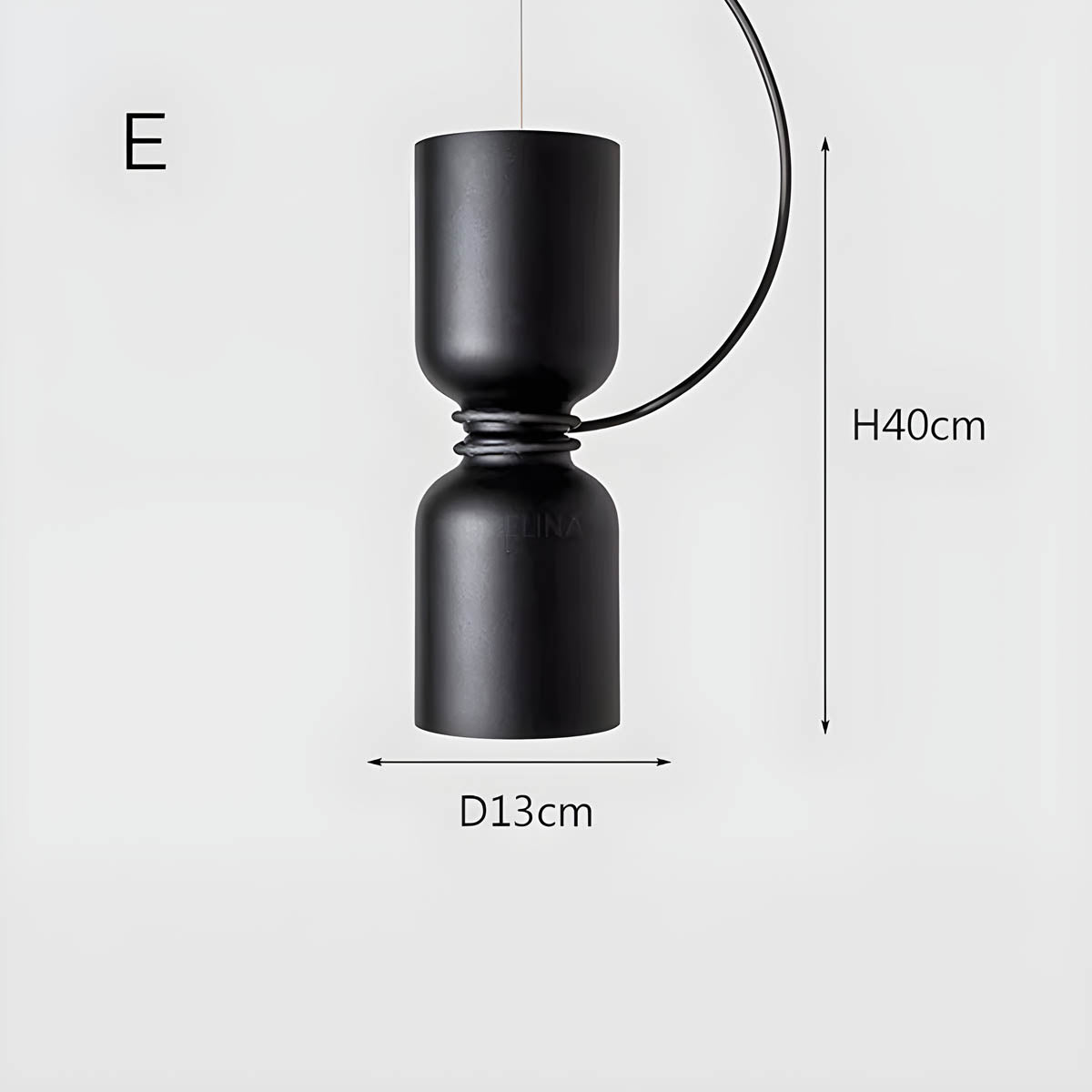 "Moderne pendellampe med geometrisk design, sirkulær form, og dristige kurver, perfekt for interiørbelysning."