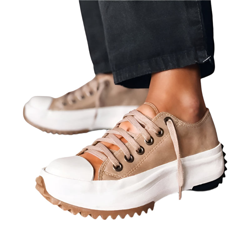 Moderne plattform sneakers for kvinner i stilfullt design, gir komfort og trendy look. Perfekt fritidssko.