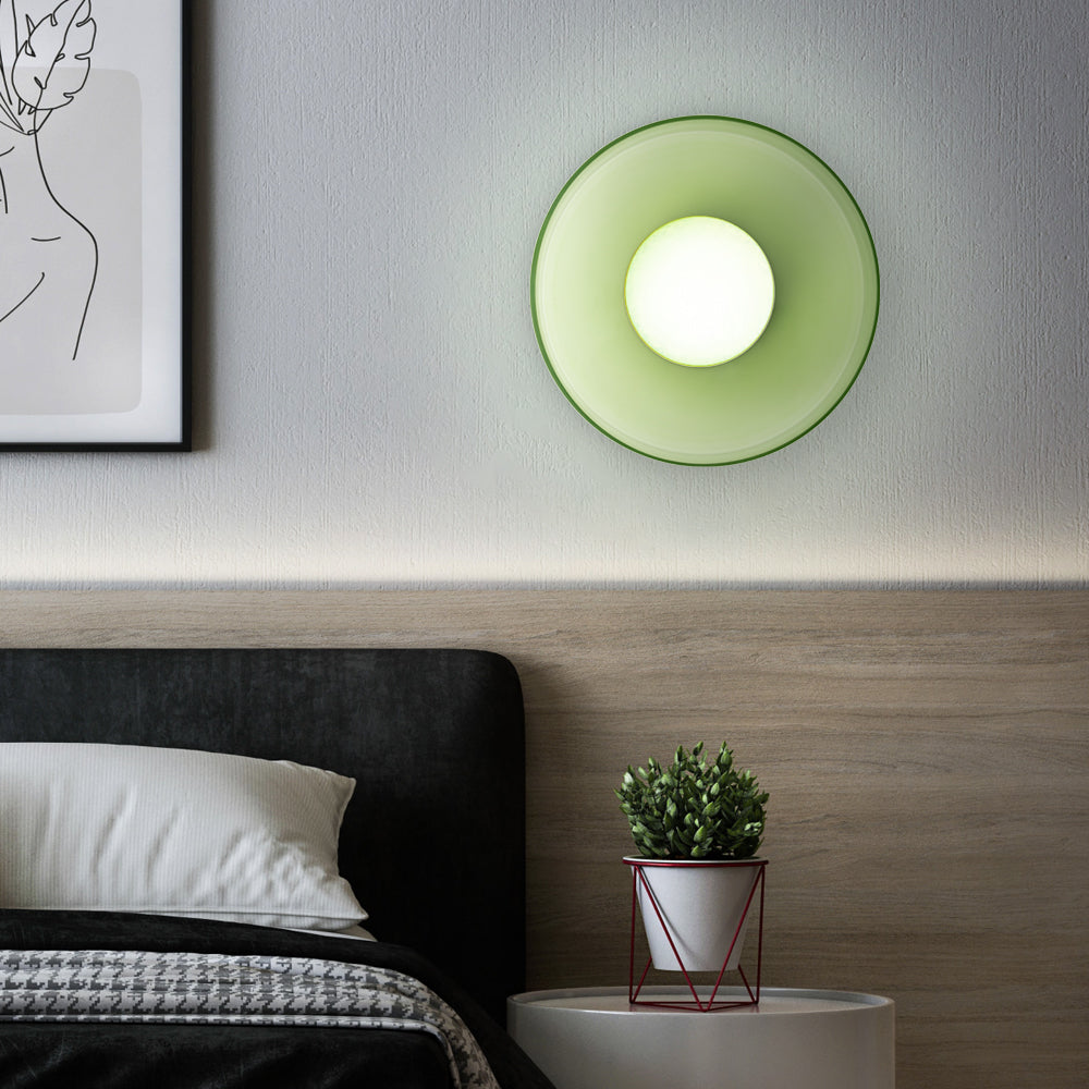 "Moderne rund taklampe med varm belysning, sofistikert glassdesign i grønn, hvit eller rosa matt finish."