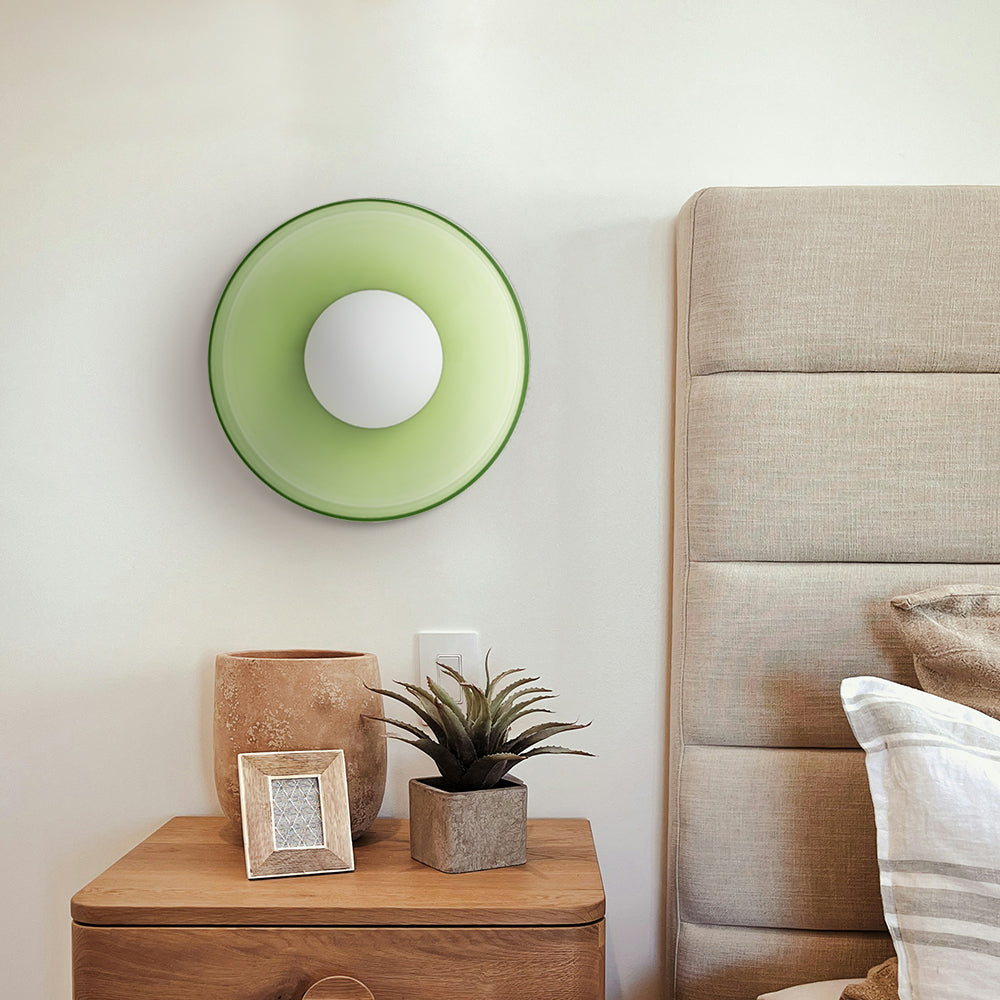 "Moderne rund taklampe med varm belysning, sofistikert glassdesign i grønn, hvit eller rosa matt finish."