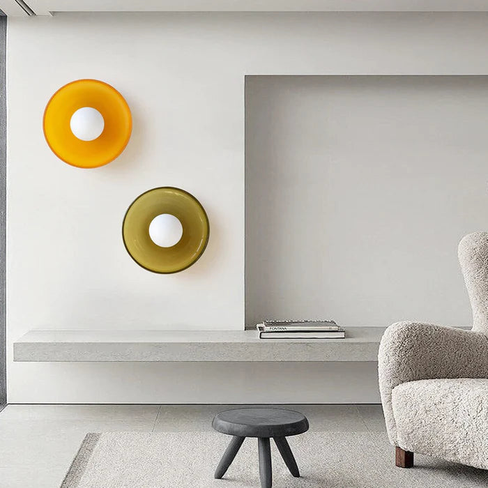 "Moderne rund taklampe med varm belysning, sofistikert glassdesign i grønn, hvit eller rosa matt finish."