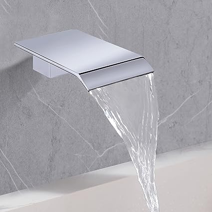 Svart, moderne berøringsfri veggkran. Perfekt for minimalistiske bad, hygienisk og vannbesparende løsning.