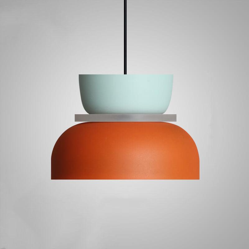 Komplett bilde av moderne skandinavisk pendellampe, elegant LED-belysning for stilfullt interiør.