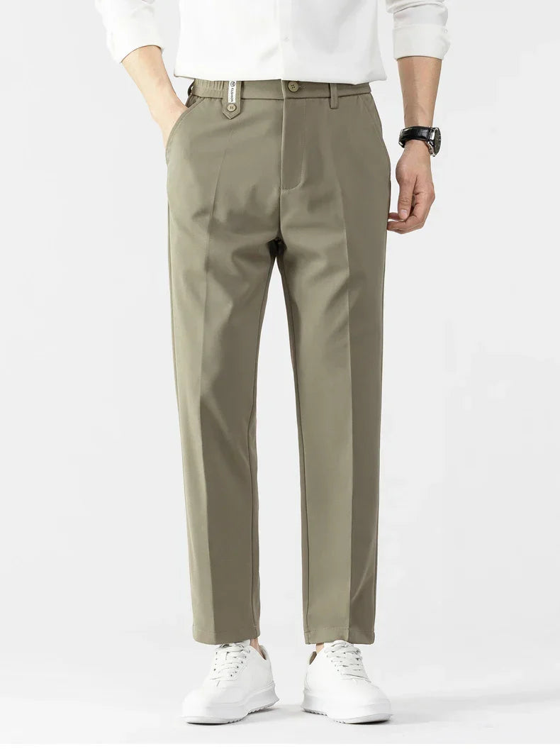 Komfortable og allsidige slim fit herrebukser, flott for vår, sommer og høst. Ideell business casual.