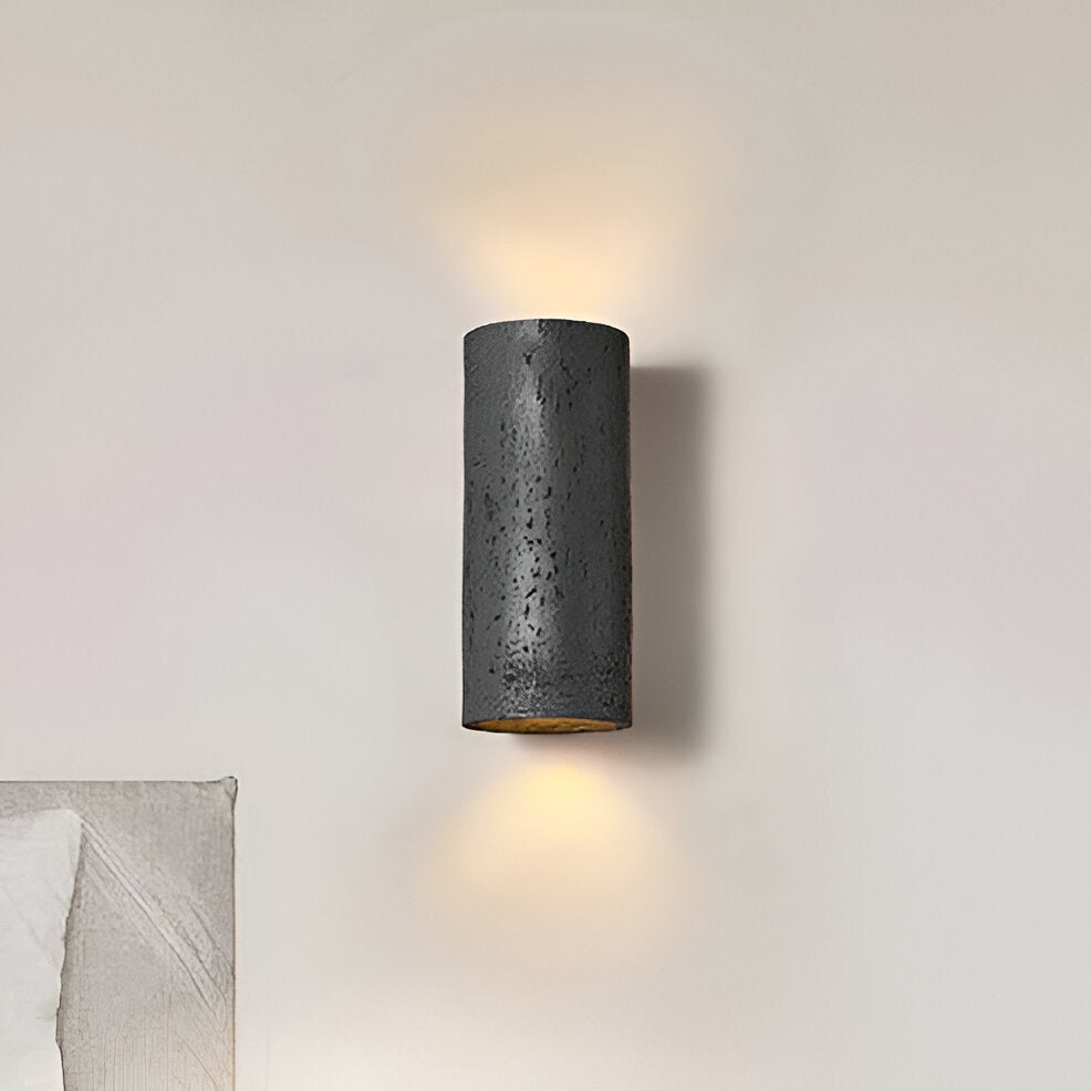 Stilfull LED vegglampe i moderne design, gir effektfull opp/ned belysning.