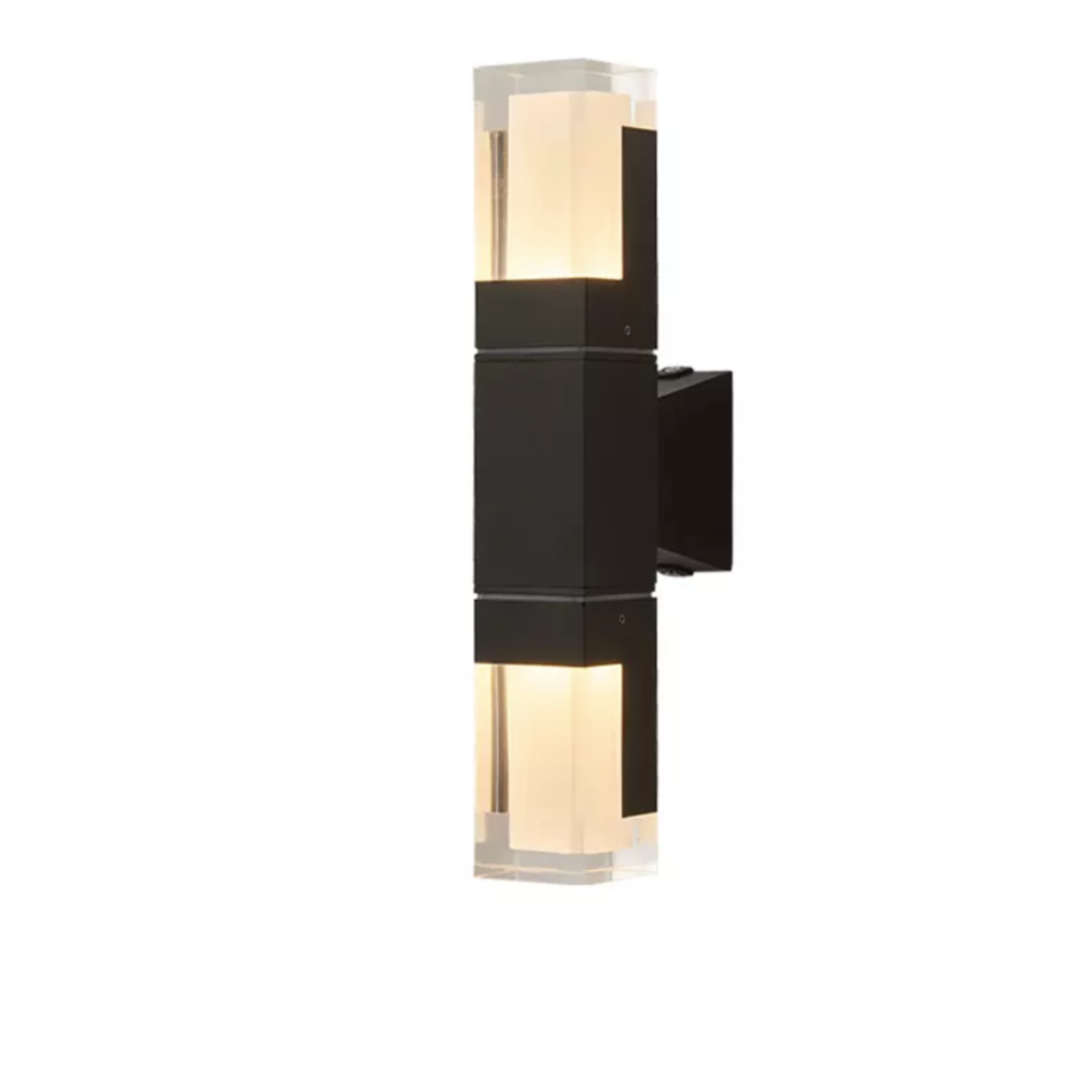 Vanntett utendørs vegglampe i moderne design med bevegelsessensor for sikkerhetsbelysning.