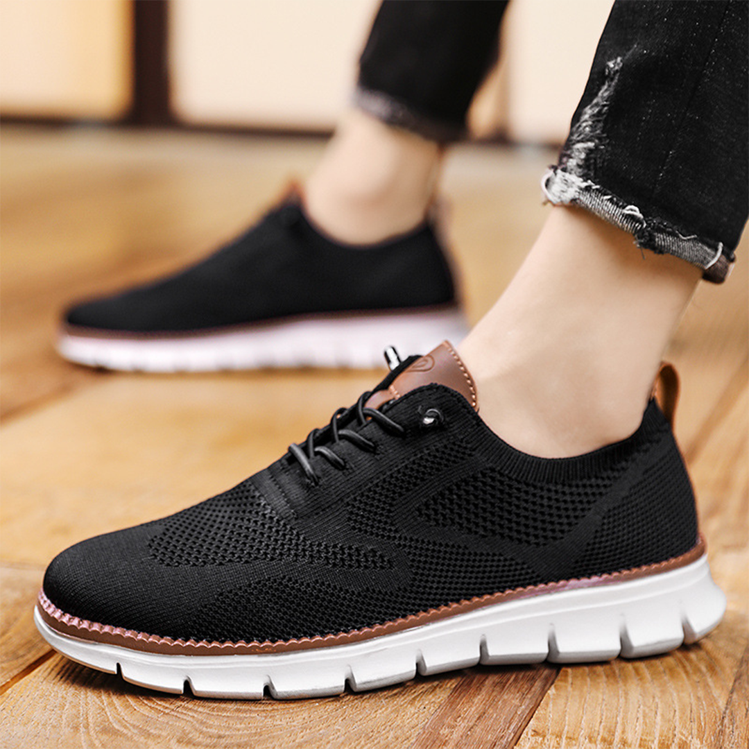 "Moderne svarte pustende sneakers for menn, lettvektsdesign med mesh, fleksibel såle for komfort og stil."