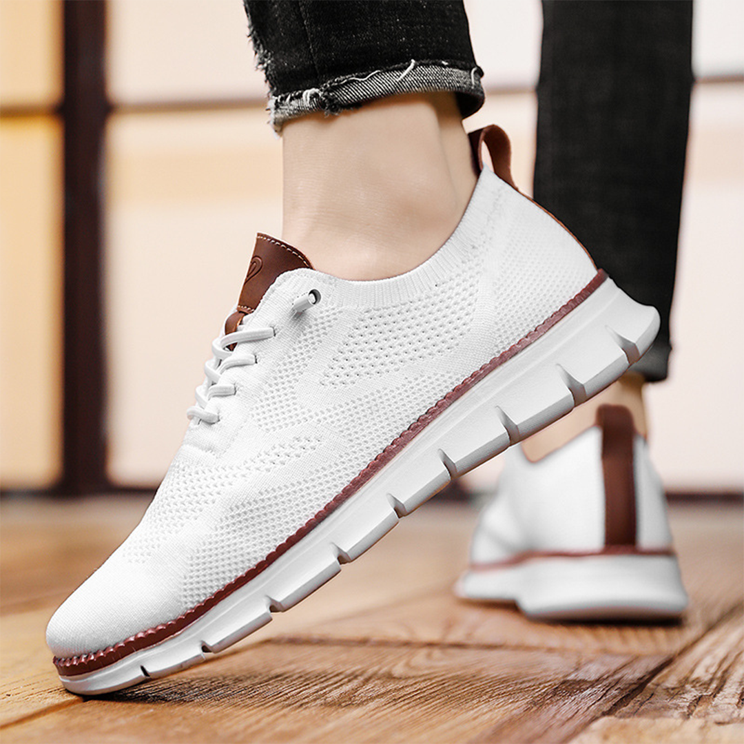 "Moderne svarte pustende sneakers for menn, lettvektsdesign med mesh, fleksibel såle for komfort og stil."