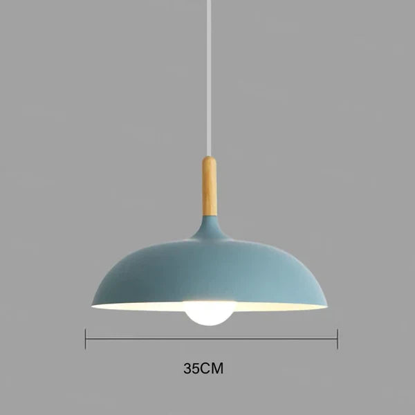 Soverom taklampe med justerbart lys, moderne og skandinavisk design, skaper rolig stemning i hjemmet.