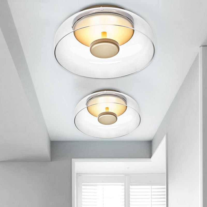 Elegant LED taklampe med dimbar funksjon. En moderne lysløsning som forbedrer enhver stue eller soverom.